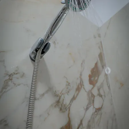 Veliaj Hotel 3*
