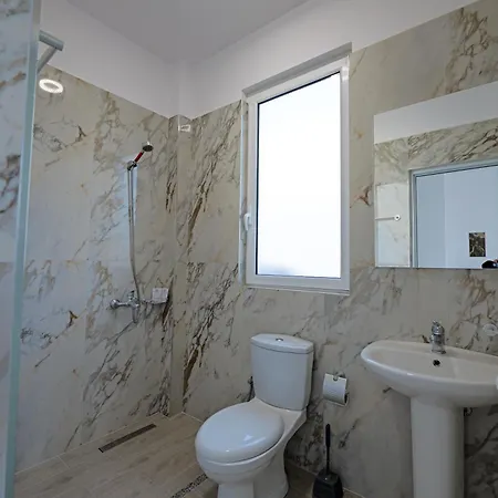 Veliaj 3*
