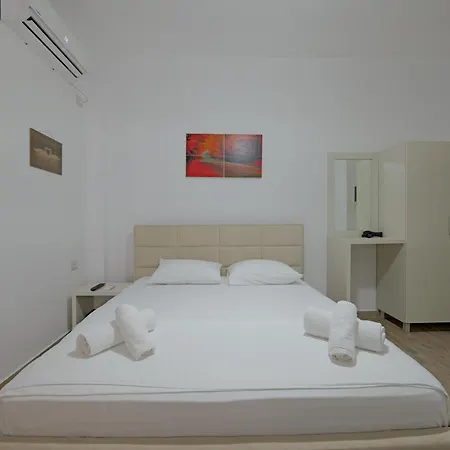Veliaj Hotel 3*