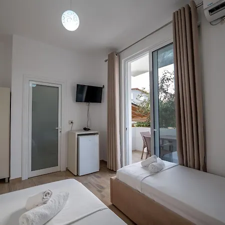 Veliaj Hotel 3*